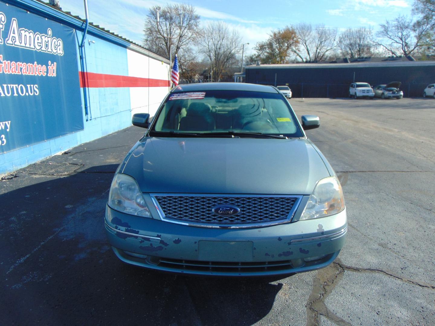 2007 Green Ford Five Hundred (1FAHP24107G) with an V6 3.0 Liter engine, Automatic transmission, located at 2105 Dixie Hwy, Louisville, KY, 40210, (502) 772-3333, 38.220932, -85.795441 - Photo#3